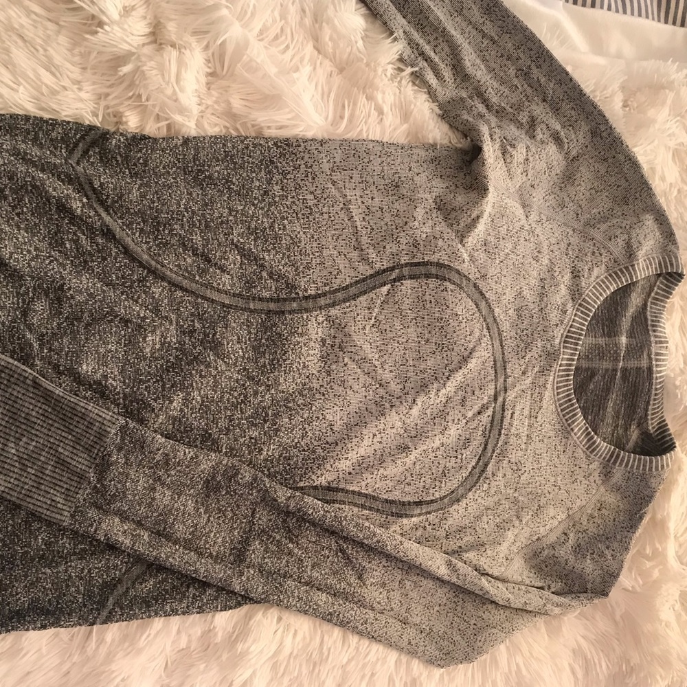 lululemon Swiftly LS size 6 Black/White